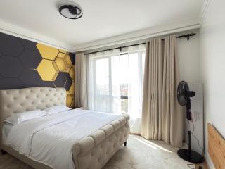 Elegant 1BR Lavington Near Junction Mall - Fast WiFi, Heated Pool & Gym - 7