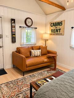 Crown & Cedar A Cozy Eureka Springs Cottage - 6