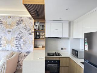 Elegant 1BR Lavington Near Junction Mall - Fast WiFi, Heated Pool & Gym - 2