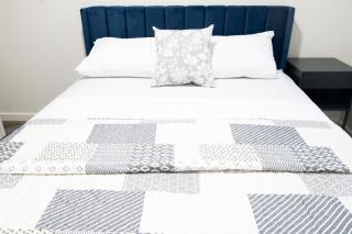Premium 4 Bedroom Cozy Suite Close To Airport - 1