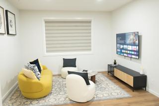 Premium 4 Bedroom Cozy Suite Close To Airport - 0