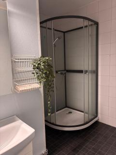 Rauhallinen keskustamajoitus palveluiden äärellä - 4