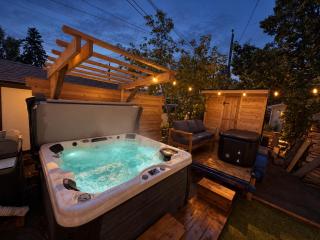 King and Double and Shared Hot Tub – Shiraz - 9