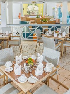 Bay Gardens Hotel - 8