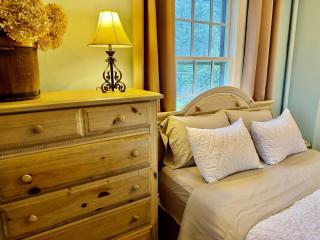Hoppy Hill Farm House - 4