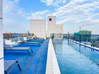 Diplomatic 21st Flr Condo W,Gym, pool,Night life - 9
