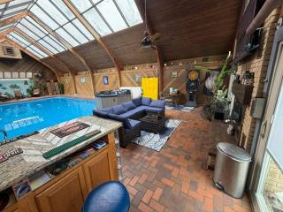 Starved Rock Pool House - 7