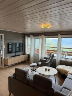 Stylish Bavallen apartment with mountain view! - 0