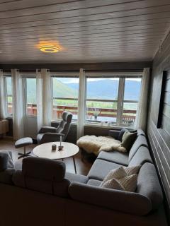 Stylish Bavallen apartment with mountain view! - 9