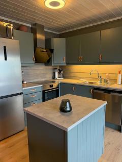 Stylish Bavallen apartment with mountain view! - 2