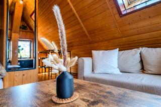 Hideaway Cozy Attic Apartment Free Parking & Wi-Fi - 3
