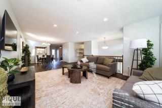 Chic 3BR Modern Home - Wi-Fi - Netflix - Sleeps 8! - 4
