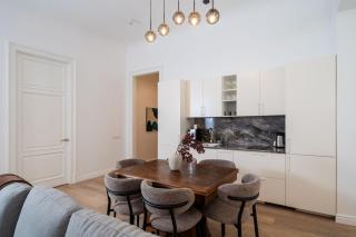 Old Town, Cable TV, Bath, Espresso Machine - Charming Retreat by Innorental - 3