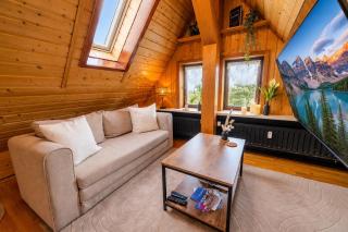 Hideaway Cozy Attic Apartment Free Parking & Wi-Fi - 6