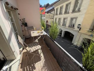 Old Town Oasis with 4 Beds, Balcony & Office - 0