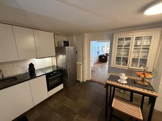Old Town Oasis with 4 Beds, Balcony & Office - 7