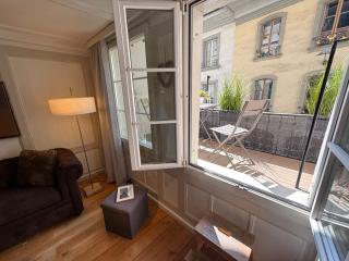 Old Town Oasis with 4 Beds, Balcony & Office - 4