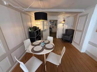 Old Town Oasis with 4 Beds, Balcony & Office - 2