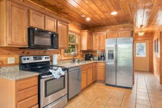 Day Dreamer Cabin w Views by Beyond Expectations - 2