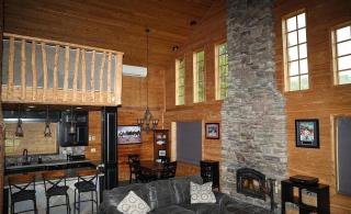 The Cozy Cabin Close to Town - 0