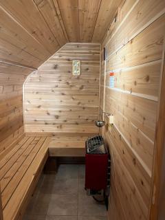 The Cozy Cabin Close to Town - 9