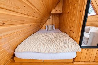Hideaway Cozy Attic Apartment Free Parking & Wi-Fi - 1