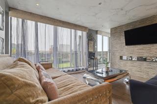 2 Bedroom Glasgow Penthouse with Rooftop Terrace - 8