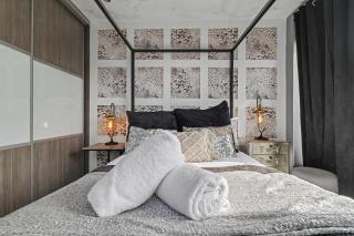 2 Bedroom Glasgow Penthouse with Rooftop Terrace - 4