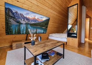 Hideaway Cozy Attic Apartment Free Parking & Wi-Fi - 5
