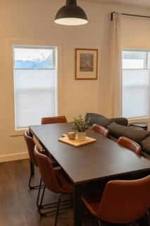 Newly Renovated 4 BDRM House by StayIn - 5