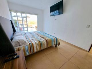 Casa con dos albercas, jacuzzi hasta 24 personas - 1