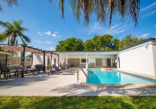 Ultimate Modern Escape - Pool, BBQ, Game Room L41 - 4