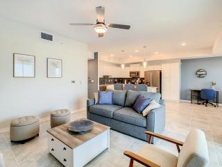 Gorgeous 2BR lakeview Condo with Waterpark - 7