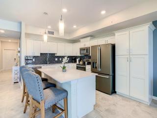 Gorgeous 2BR lakeview Condo with Waterpark - 6