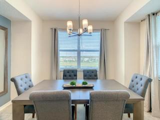 Gorgeous 2BR lakeview Condo with Waterpark - 4