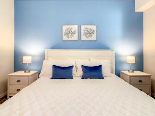 Gorgeous 2BR lakeview Condo with Waterpark - 2