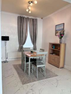 Vale House - WiFi & Parking - Perfect for Contractors - 2