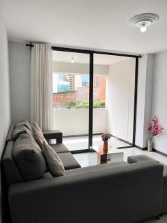 Spacious 4-Bedroom 8 Guests Near Neomundo - 4