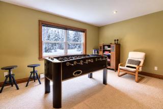 Stunning Chalet on Golf Course w/ Games Room! - 9