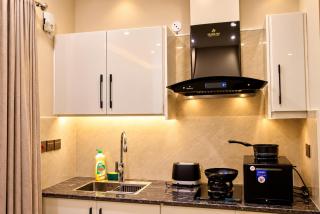 Executive Furnished 1-Bedroom Apartment Near Giga Mall ! City View Zeta Mall - 4