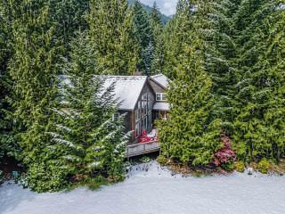 Lazy Bear Lodge · Spacious 6BR Lodge with Chef's Kitchen, Hot Tub, Golf Views and more - 7