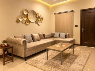 Executive Furnished 1-Bedroom Apartment Near Giga Mall ! City View Zeta Mall - 7