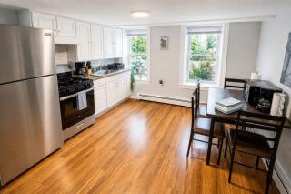 Bright and Airy Studio Apt Minutes to NYC - 5