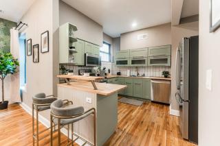 Dwellish Rentals - Hyde Park Luxury Stay 5BR Near Lake & UChicago - 8