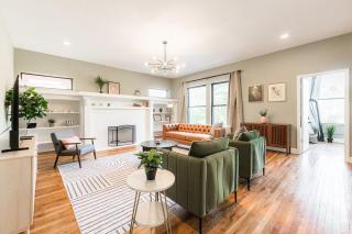 Dwellish Rentals - Hyde Park Luxury Stay 5BR Near Lake & UChicago - 3