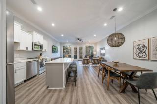 Sleeps 24! 8 Bedrooms Gameroom - 3
