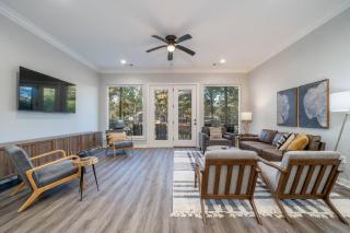 Sleeps 24! 8 Bedrooms Gameroom - 4