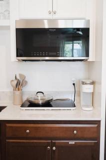 Cozy King Bed Suite Near Shopping & DT Visalia - 6