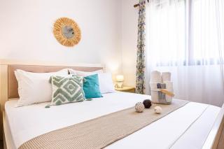 Shiny 1 Central Stay 1 BR Ap Kitchen & Balcony - 6