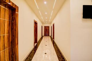 Hotel O Shree Krishna Palace - 8